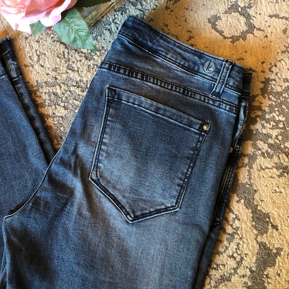 Stretch Fit Kensie Raw Hem Skinny Distressed Jeans - Picture 4 of 8